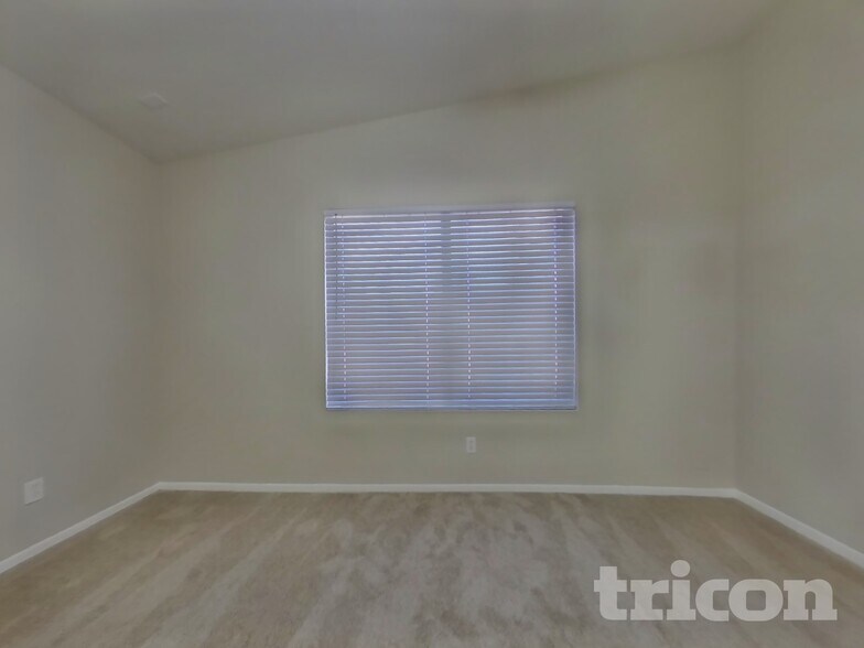 Building Photo - 2022 E Winston Dr