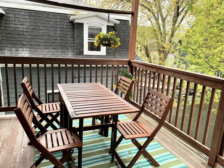 Building Photo - 107 Oxford St