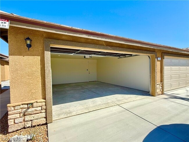 Building Photo - 2480 E Ambush St