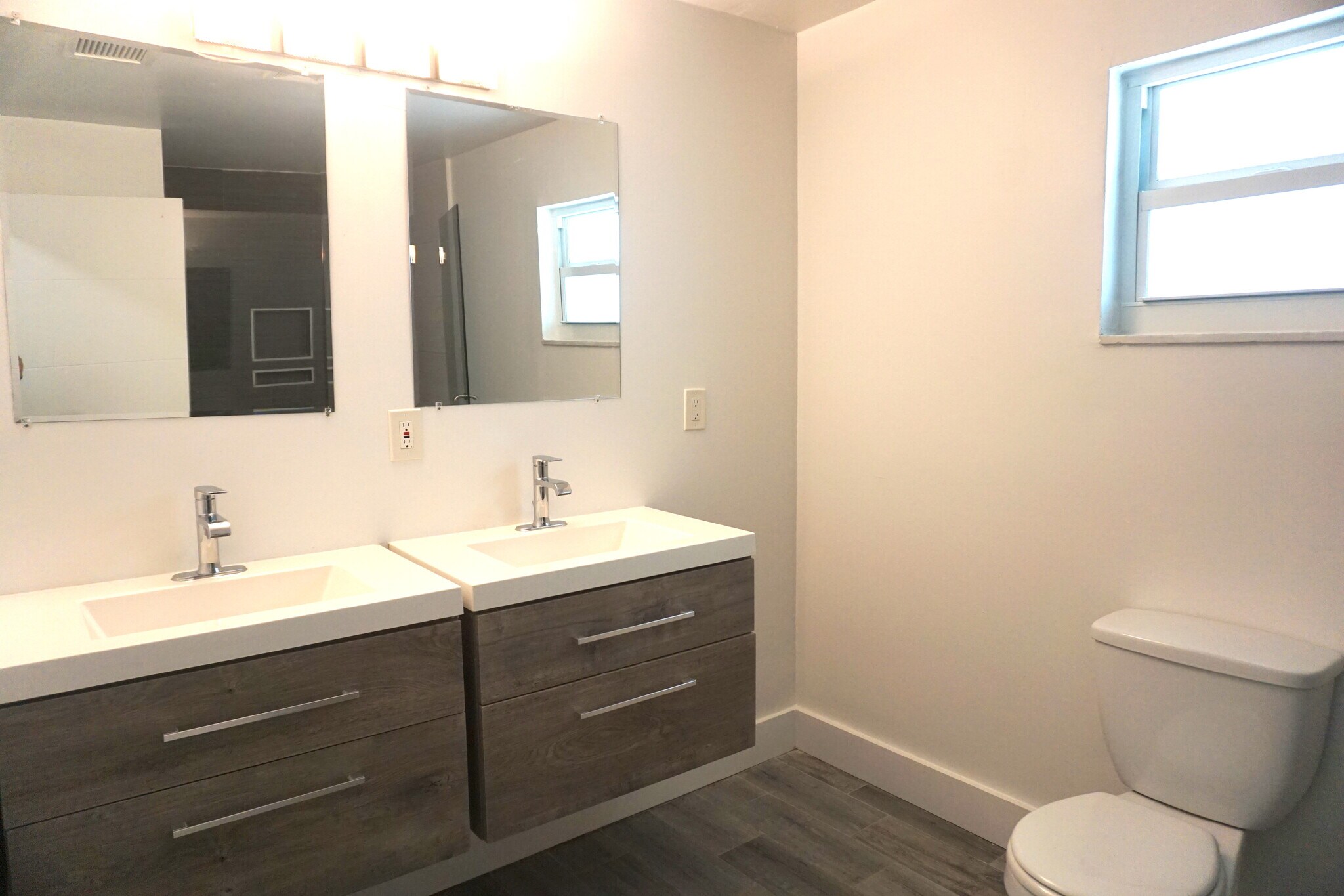 Double Vanity in Master Bathroom - 1529 Arthur St