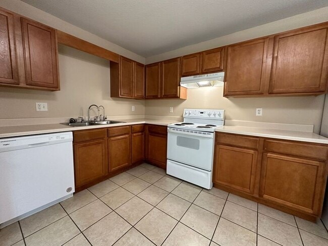 Building Photo - 10 Zell Ln