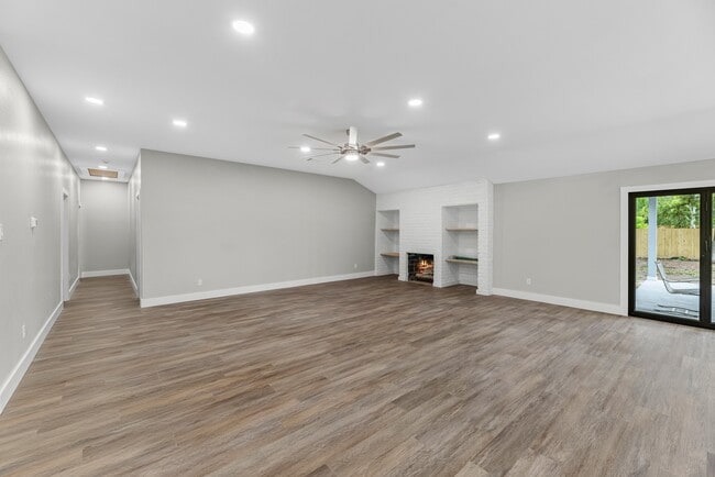 Building Photo - 8219 Wateka Cir