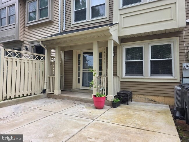 Building Photo - 12119 Salemtown Dr