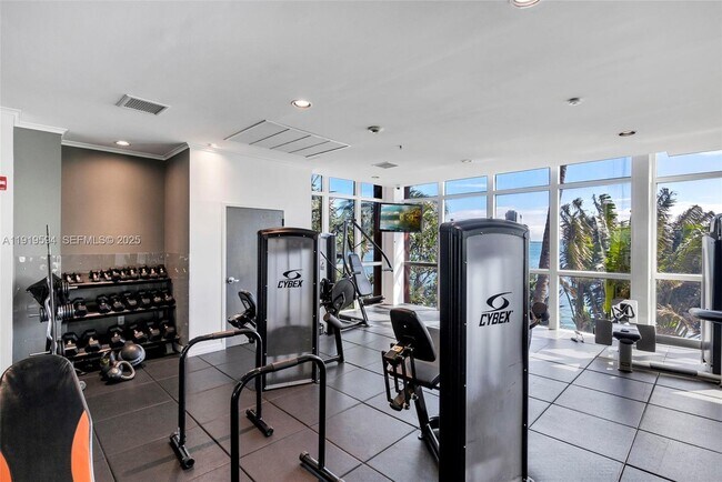 Building Photo - 1155 Brickell Bay Dr