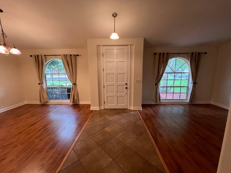 Building Photo - 345 Silver Pine Dr