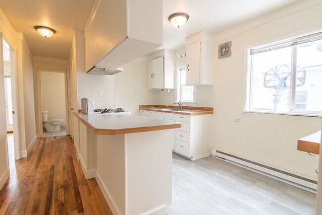 Building Photo - 3424 NE 79th Ave