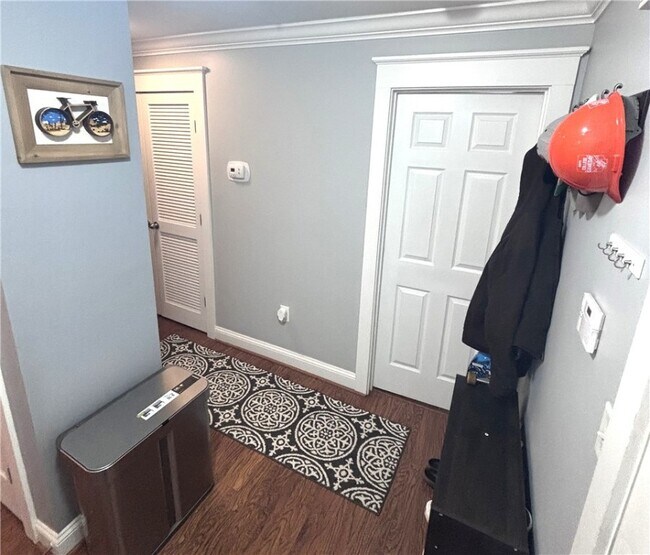 Building Photo - 833 Old Greenville Hwy