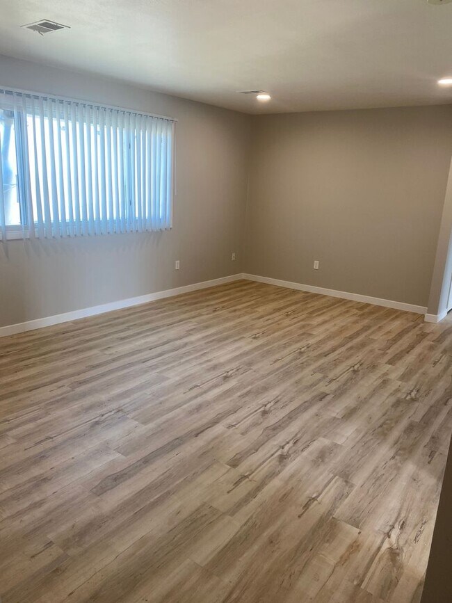 Building Photo - 8886-8888 N Lowell Blvd (DUPLEX)