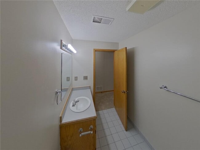 Building Photo - 1579 Ashbury Ct