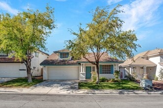 Building Photo - VERY CUTE 2 BEDROOM, SINGLE STORY HOME IN ...