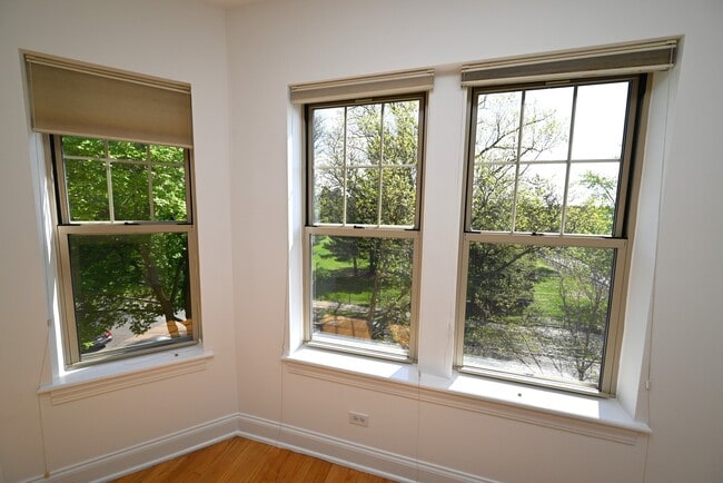 Building Photo - 7404 N Oakley Ave