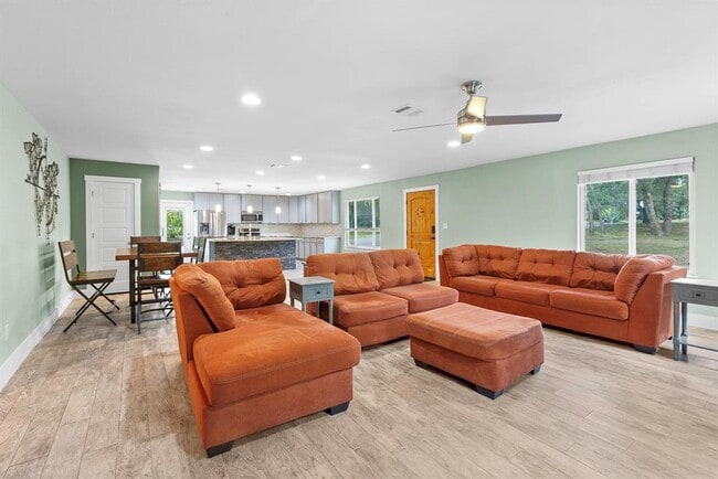 Building Photo - 301 Judy Dr