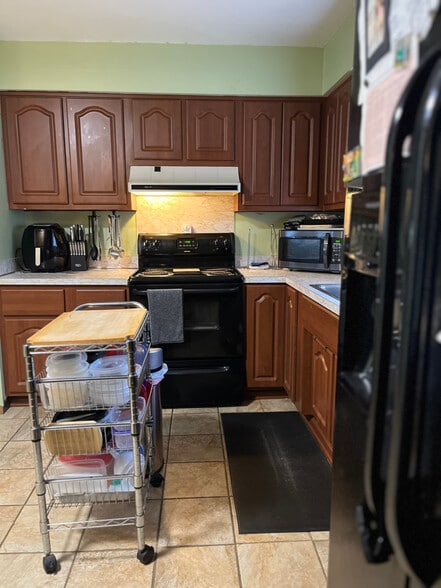 Building Photo - 4755 Esterbrook Rd