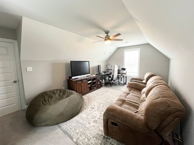 Building Photo - Private 3BD, 2.5BA Home with Modern Finishes, Back Deck and Large Yard, on a Nearly Half Acre Lot