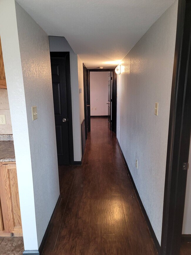 Building Photo - 1104 Bloomfield Dr