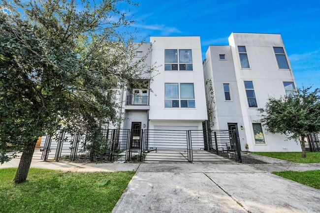 Building Photo - 3204 Sherman St