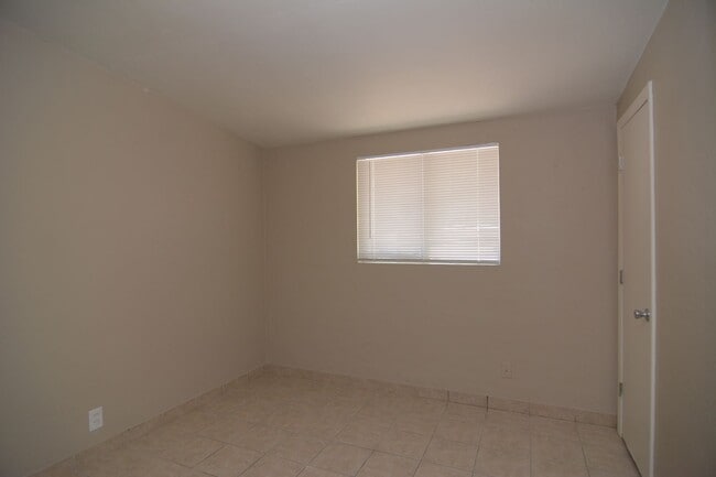 Building Photo - Charming 3 Bedroom 1 Bath Home! Central Tu...