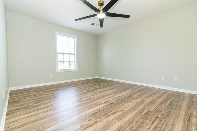 Building Photo - 134 Twin Lakes Dr