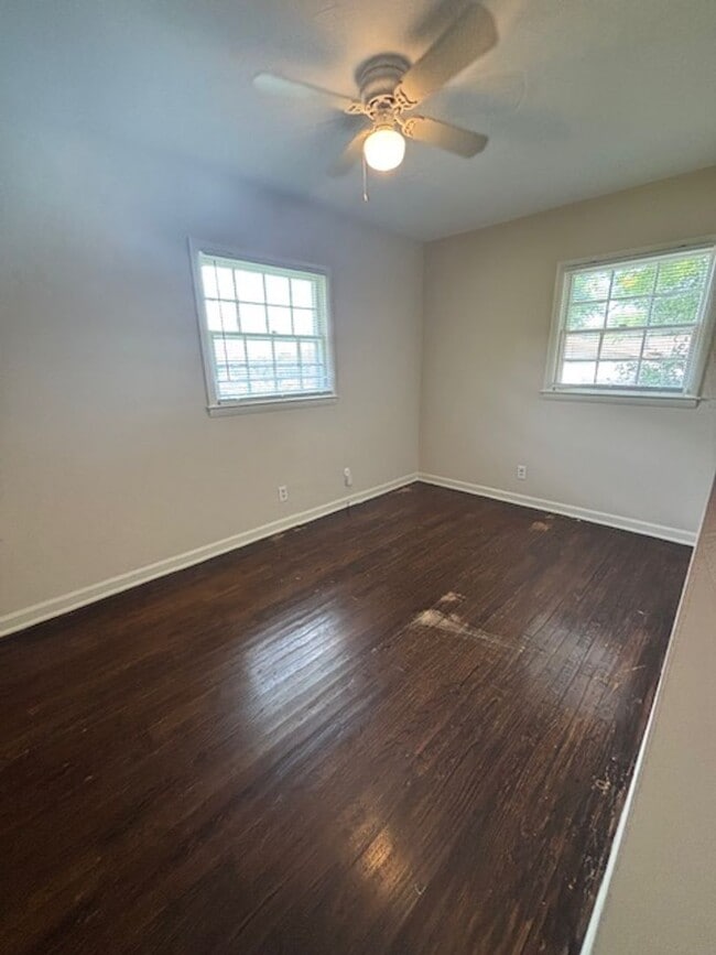 Building Photo - Centrally located