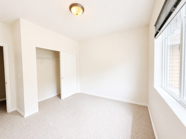 Building Photo - Spacious 4-Bedroom Home with Bonus Room, Trex Deck & Pergola in Prime Maple Valley