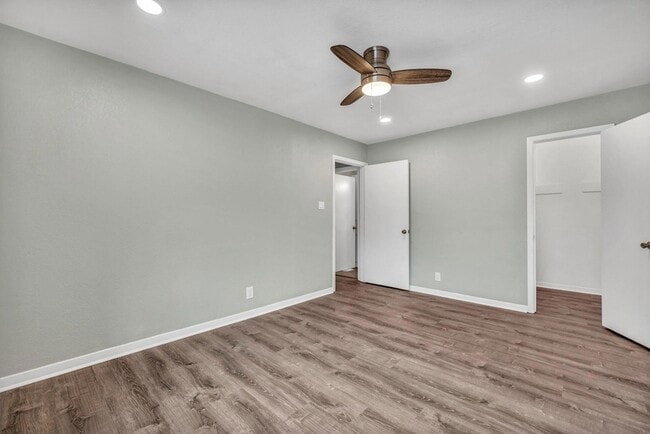 Building Photo - 2808 Skyway Cir