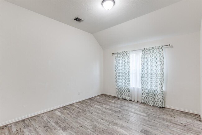 Building Photo - 874 Spinnaker Loop