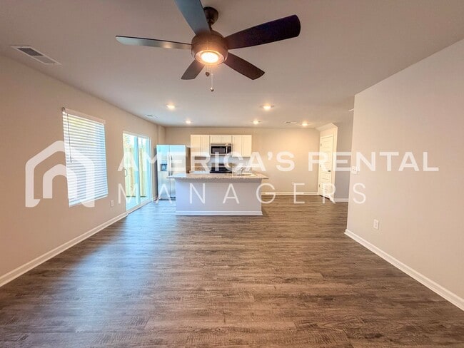 Building Photo - Stylish two level home with open concept l...