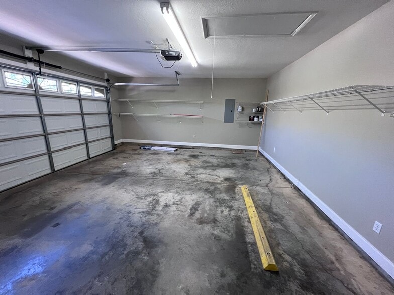 Building Photo - 1618 Professional Pkwy