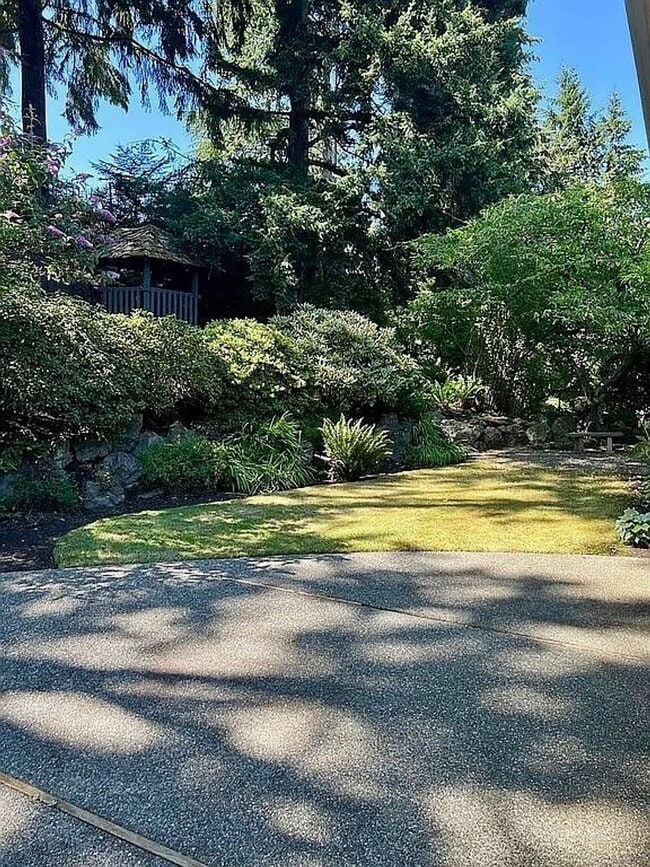 Building Photo - Medina Home