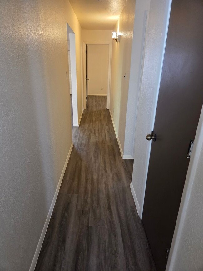 Building Photo - Cute Spacious 3 Bedroom Condo