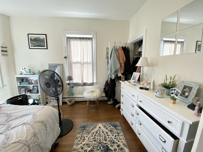 Building Photo - 110 Buttonwood St