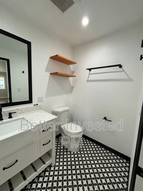 Building Photo - 401 W Sierra Ave