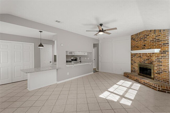 Building Photo - 8402 Pine Shores Dr