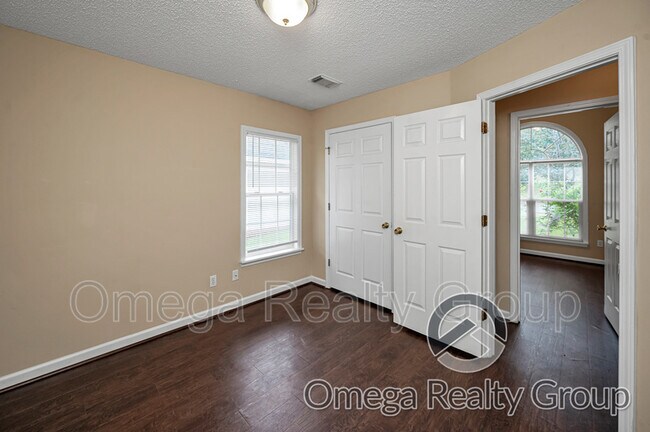 Building Photo - 5561 Heatherbrae Ln