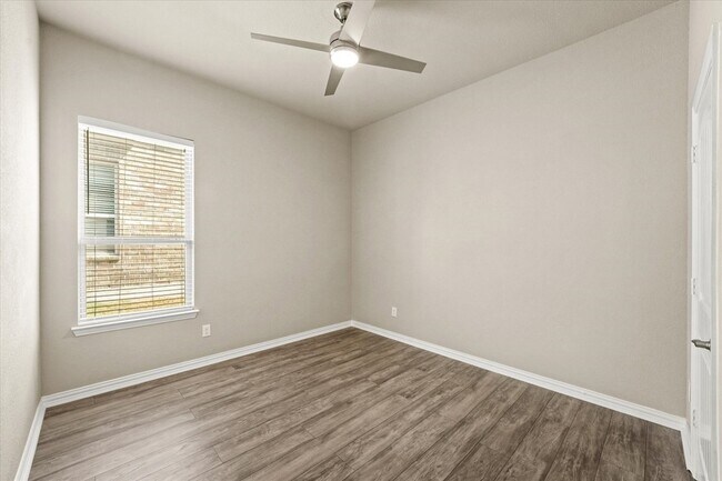 Building Photo - 3813 Gennaker Dr