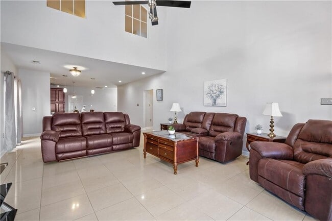 Building Photo - 1057 Marina Dr