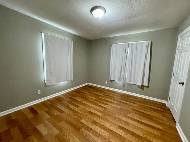 Building Photo - ** Move-In special: $200 off 1st Mo.**LCM ...