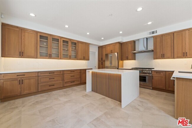 Building Photo - 18500 St Moritz Dr