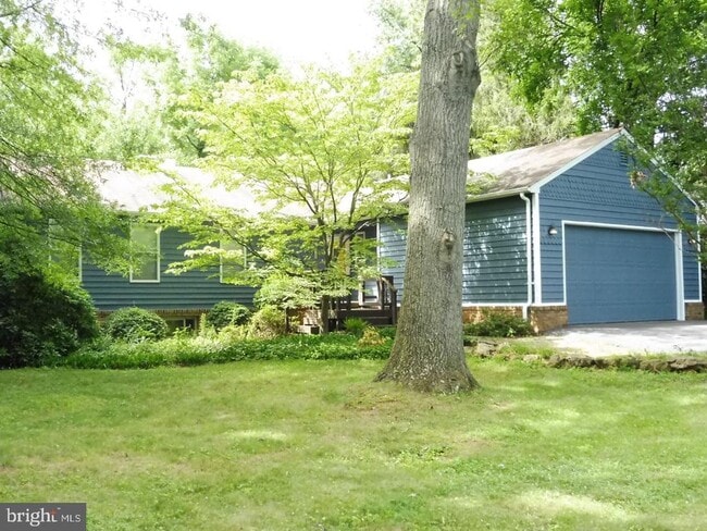Primary Photo - 10 Dew Wood Ct