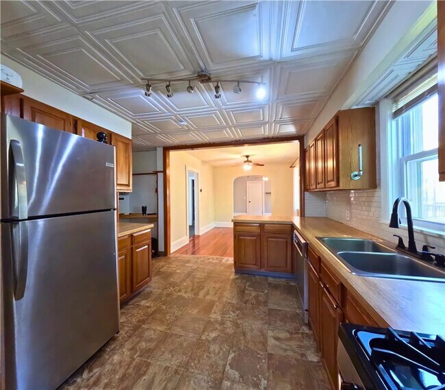Building Photo - 1005 Narragansett Blvd