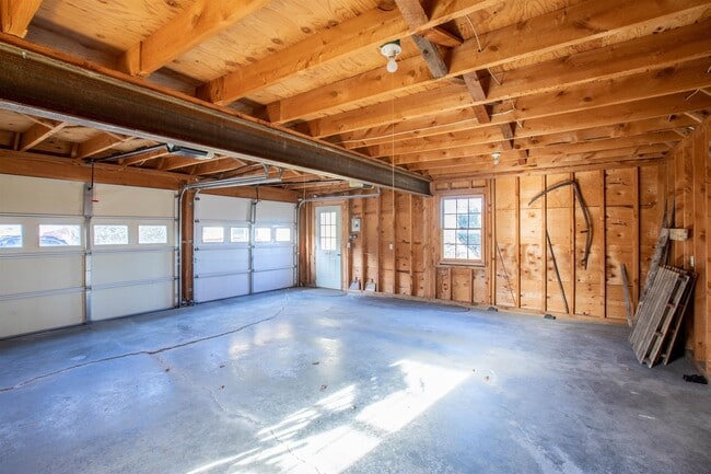 Building Photo - 396 Prindle Rd