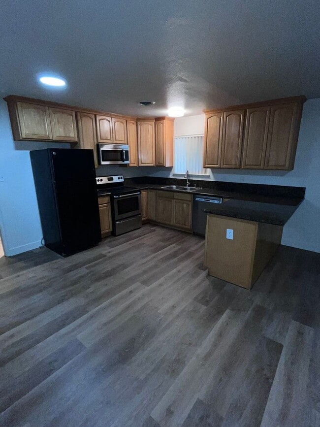 Building Photo - NICE DUPLEX IN CARMICHAEL!! $500 OFF FIRST MONTH'S RENT!!