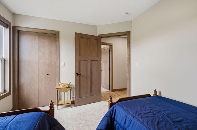 Building Photo - 557 Cannondale Ave