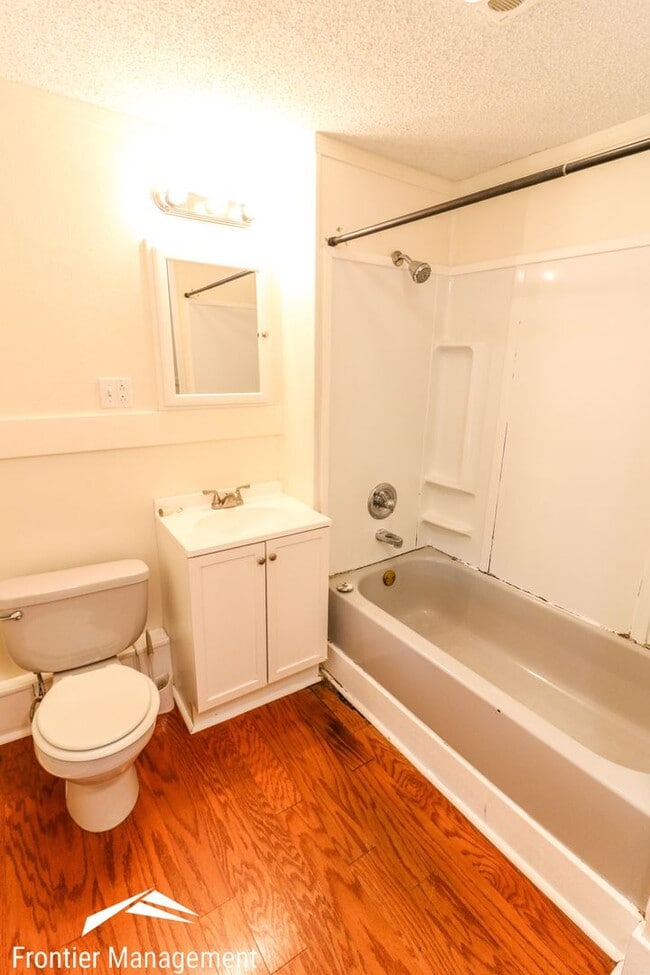 Building Photo - Great 5 bed home one block from City Park!