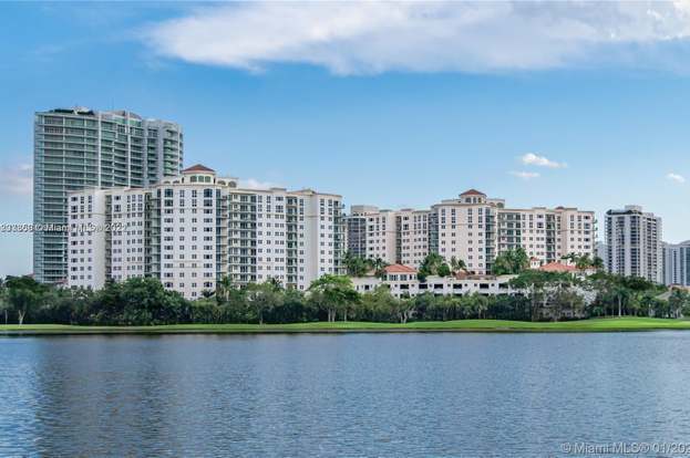 Building Photo - 19900 E Country Club Dr