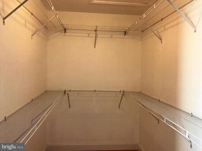 Building Photo - 12 Manor Dr