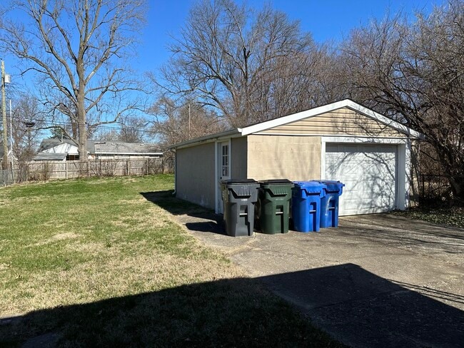 Building Photo - 635 Longview Dr