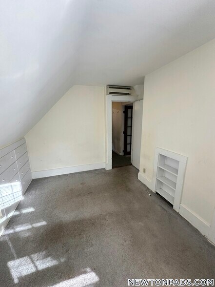 Building Photo - 256 Lowell Ave