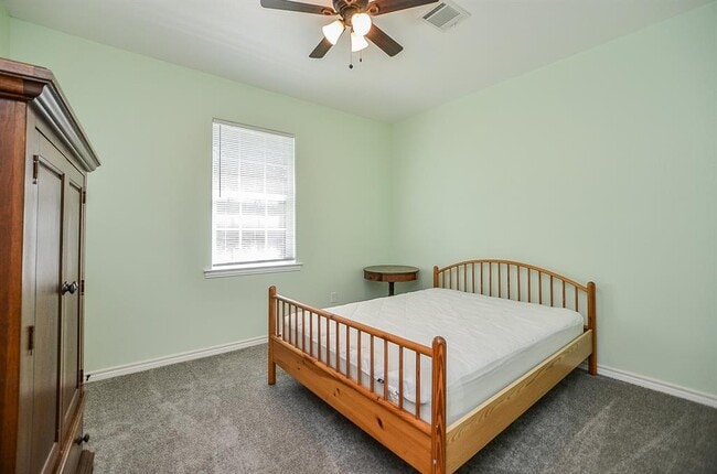 Building Photo - 239 Broadhurst Dr