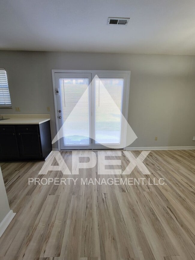 Building Photo - WEST KNOX - Spacious 2Bd/2Ba Condo in Silverbrook!